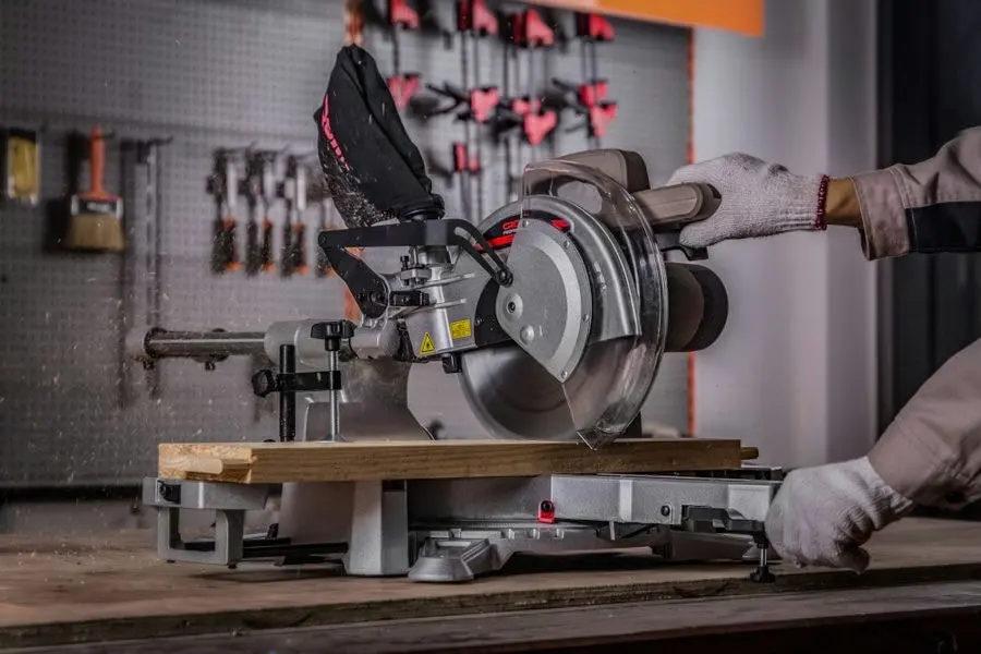 Пила торцовочная CROWN CT15233P — изображение 4